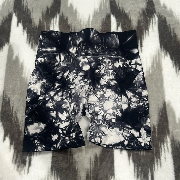 @ Peach bum size small Booty Scrunch shorts - Picture 1 of 5